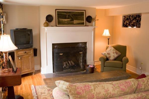 The Lafayette Inn & Restaurant Stanardsville Экстерьер фото