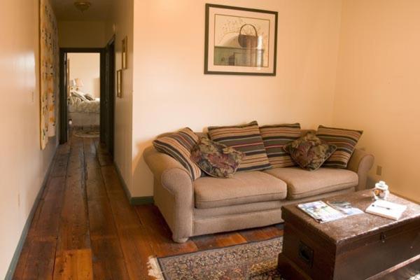 The Lafayette Inn & Restaurant Stanardsville Экстерьер фото