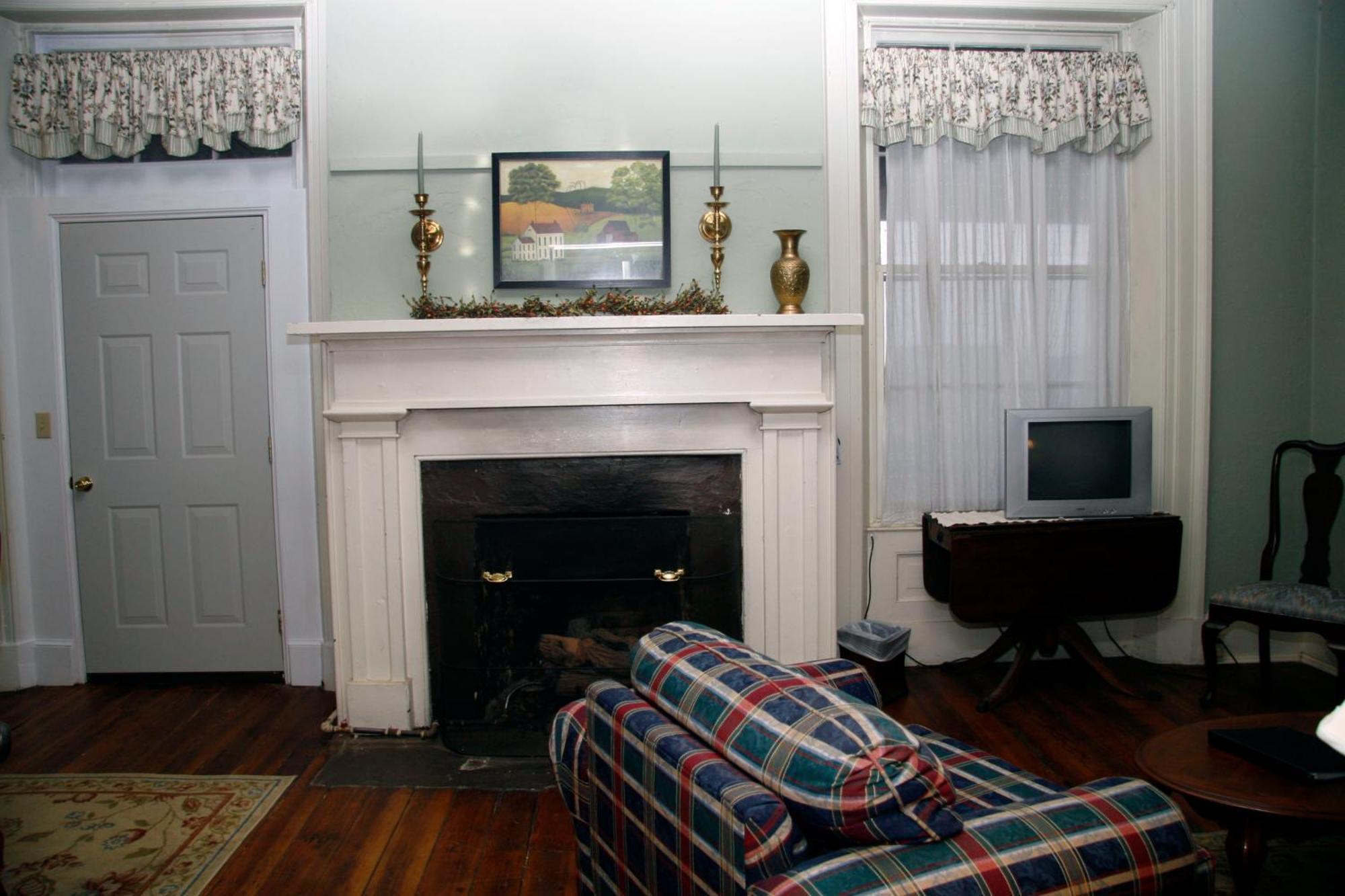 The Lafayette Inn & Restaurant Stanardsville Экстерьер фото
