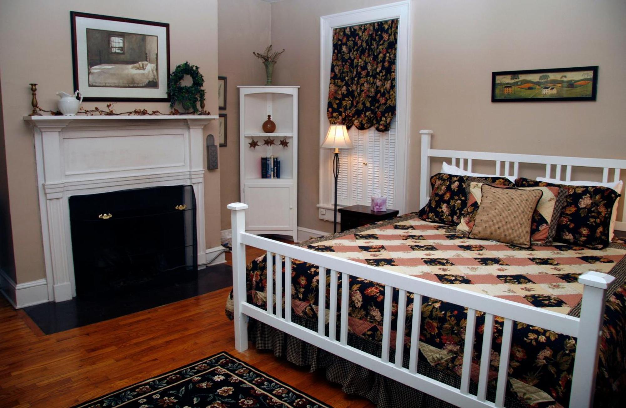 The Lafayette Inn & Restaurant Stanardsville Экстерьер фото